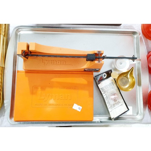 97 - A Lyman 500 powder scale with a set of grain weights and a case lube pad. UK shipping £14.