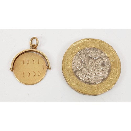 34 - A hallmarked 9ct gold good luck spinner charm, weight 1.2g. UK shipping £14.