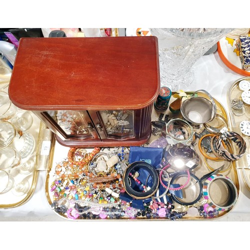 73 - A tray of costume jewellery and assorted. No international shipping.