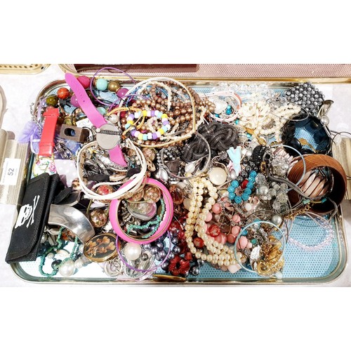 52 - A selection of costume jewellery. No international shipping.