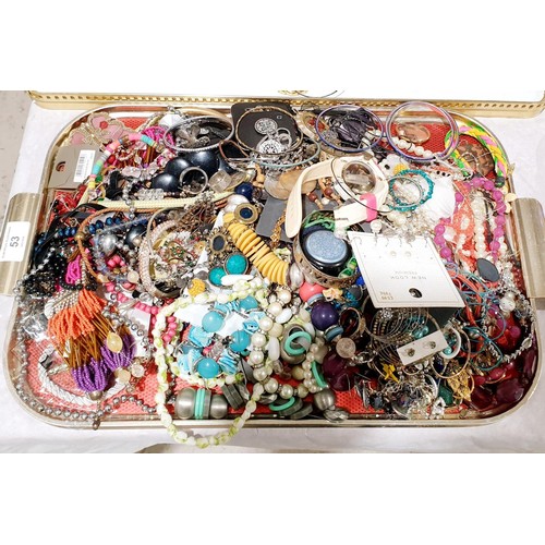 53 - A selection of costume jewellery. No international shipping.