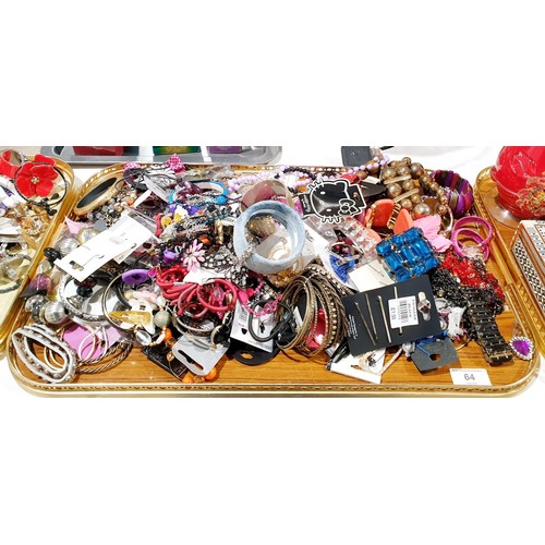 64 - A selection of costume jewellery. No international shipping.
