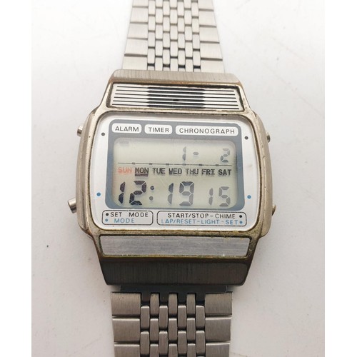 209 - A vintage Texas Instruments digital chronograph alarm clock wrist watch. No international shipping. ... 
