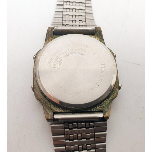 209 - A vintage Texas Instruments digital chronograph alarm clock wrist watch. No international shipping. ... 