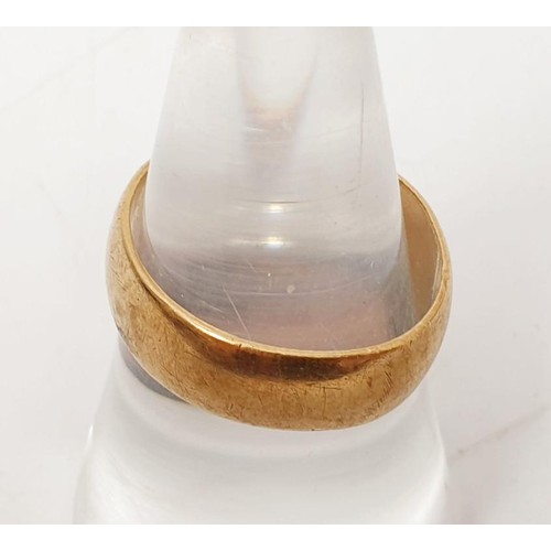 3 - A hallmarked 9ct gold wedding band, weight 3.32g, size O. No international shipping.