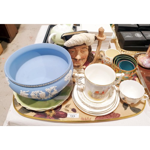 123 - A Wedgwood Blue Jasper fruit bowl, diameter 20.5cm together with other ceramics and assorted includi... 