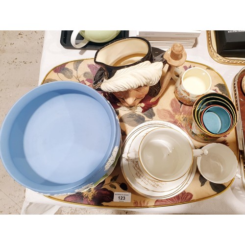 123 - A Wedgwood Blue Jasper fruit bowl, diameter 20.5cm together with other ceramics and assorted includi... 