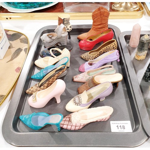 118 - Just the Right Shoe models. In house shipping available excluding the United States of America.
