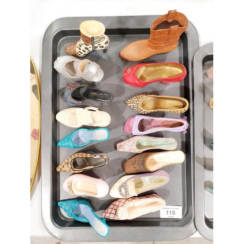 118 - Just the Right Shoe models. In house shipping available excluding the United States of America.