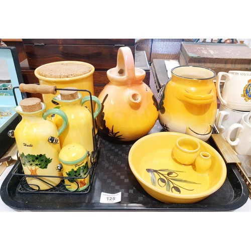 125 - A selection of ceramics. No Shipping. Arrange collection or your own packer and shipper, please.