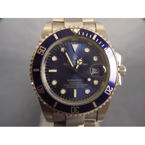 104 - Rolex Submariner Copy watch, mechanical with steel strap. Working order.