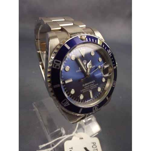 104 - Rolex Submariner Copy watch, mechanical with steel strap. Working order.