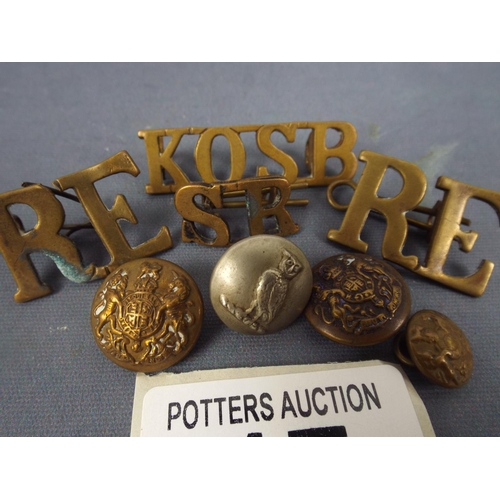 17 - Vintage shoulder badges & Buttons including Scots Rifles & Kings own Scottish border Reg