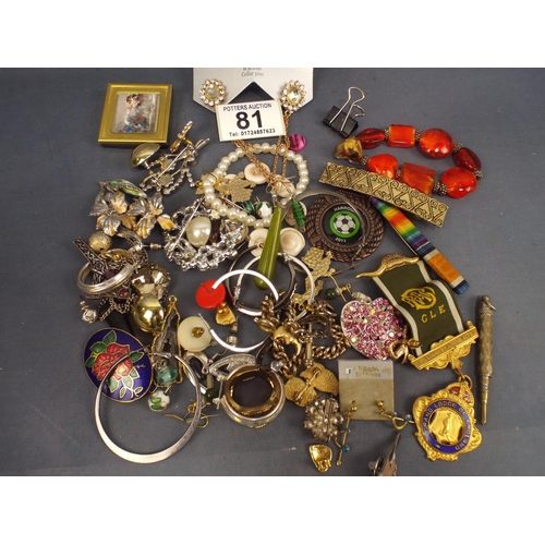 81 - Assorted mixed lot including costume jewellery & Masonic medal.