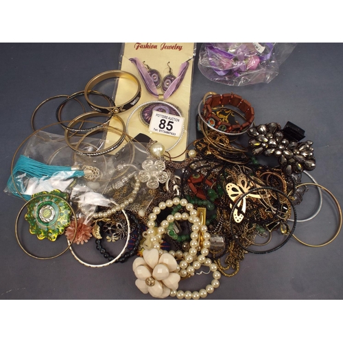 85 - Quantity of good quality costume jewellery