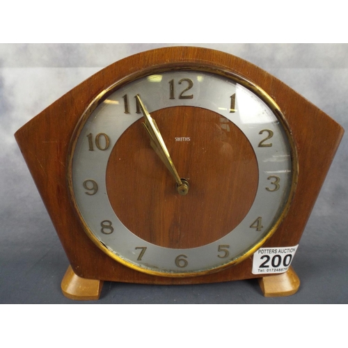 200 - 1950's Smith's Mantle clock in Working condition