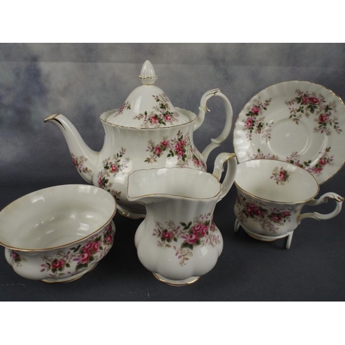 326 - Full teaset Royal Albert lavender rose teaset (44pce) in exceptional condition