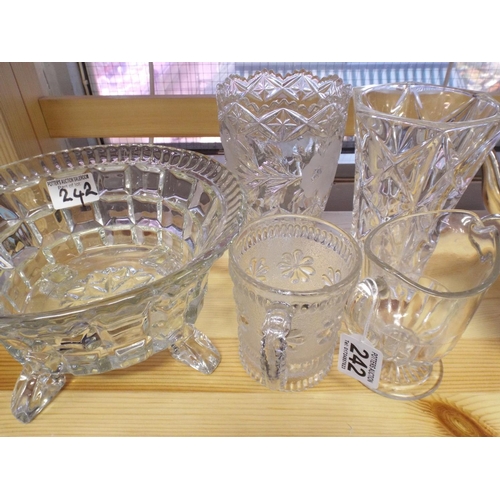 242 - Selection of vintage glassware