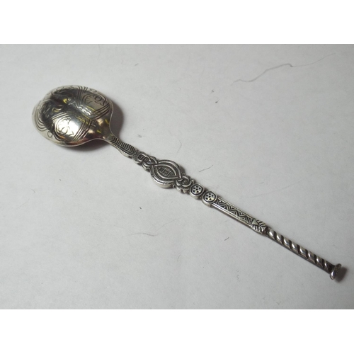 65 - 1953 Coronation Silver annointing spoon in original box. Hallmarked for Birmingham 1953