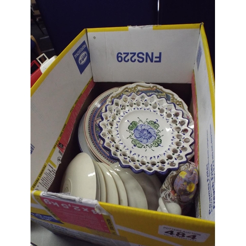 484 - Tray of assorted plates and ceramics