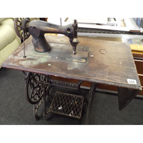 288 - Vintage Treadle singer sewing machine, Turn of the Century Era