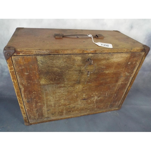 126 - Locking wooden toolcase with drawers inside.