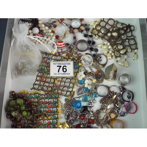 76 - Small Selection of Costume Jewellery