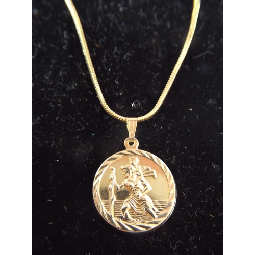 110 - 9ct Gold St Christopher with 18 inch 9ct chain. 4.9g