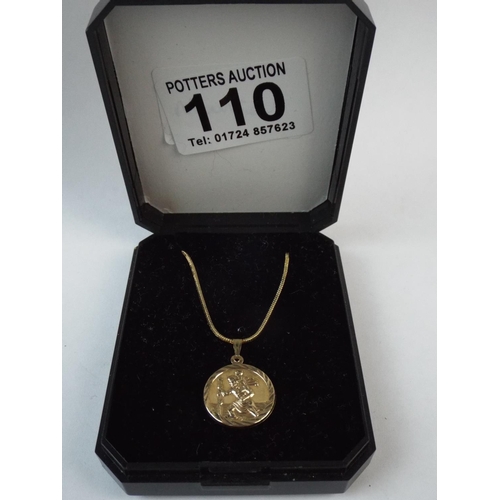 110 - 9ct Gold St Christopher with 18 inch 9ct chain. 4.9g