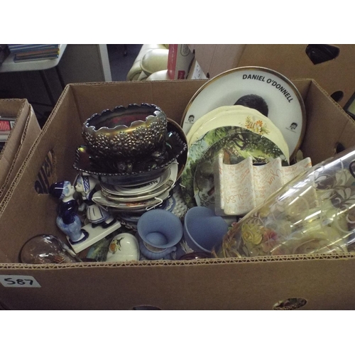 587 - Box of assorted ceramics