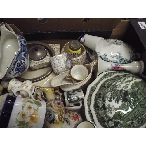 588 - Box of assorted vintage ceramics