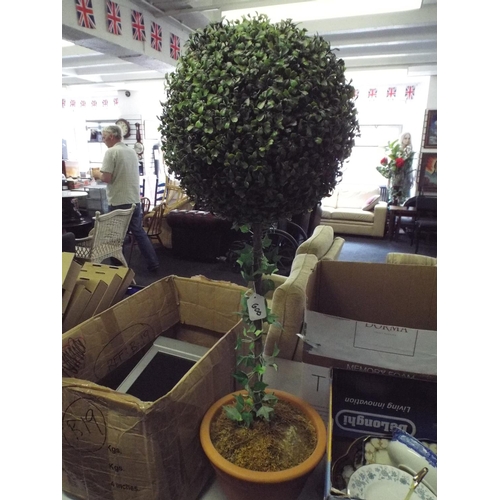 600 - Indoor artifical bush.