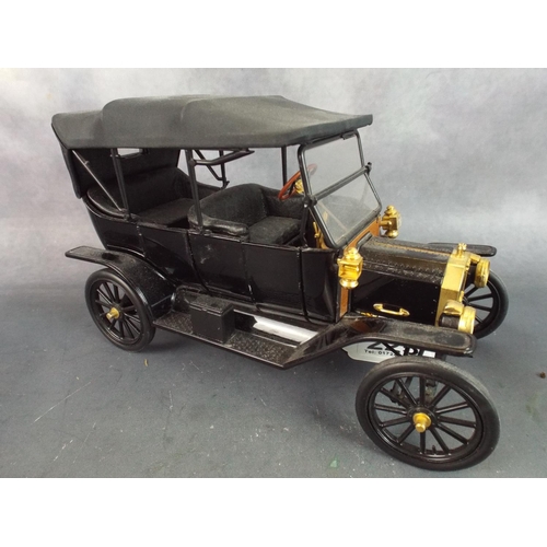 225 - 1:16 Die Cast Metal Model of a Model T Ford with Fabric roof.