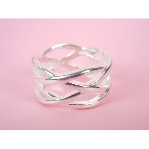 39 - 925 Silver Ring, Finger size 'Q'