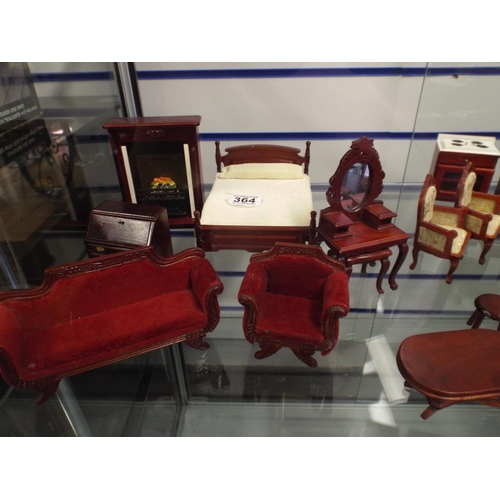 364 - Selection of good quality dolls house furniture