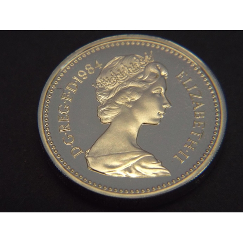 63 - Sterling Silver One Pound coin. In presentation box and in protective plastic bubble. Mint.