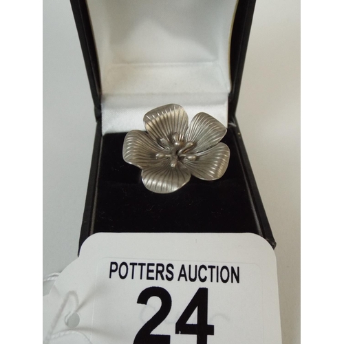 24 - 925 silver flower ring with box.