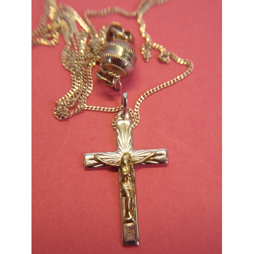 51 - 925 Silver crucifix on 925 Silver chain. Magnetic catch.