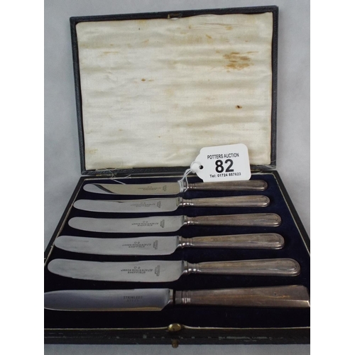 82 - Selection of silver handled knives. Sheff 1932 plus one sheff 1922. Boxed