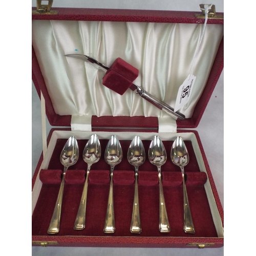 95 - Boxed set of A1 Silver plate Grapefruit spoons & knife.