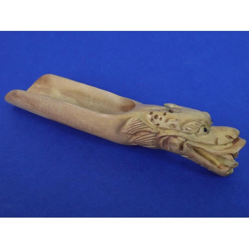 86 - Chinese carved boxwood scoop.