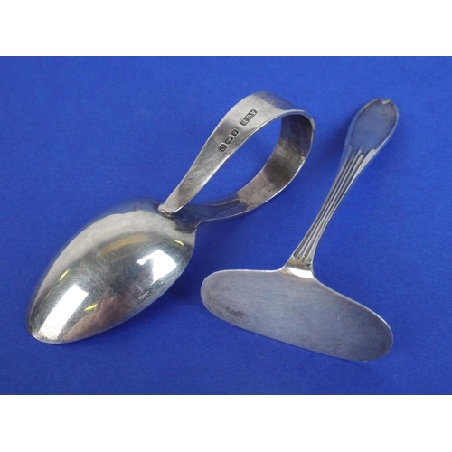 88 - Solild silver spoon & pusher. Hallmarked for Birmingham 1913/1920