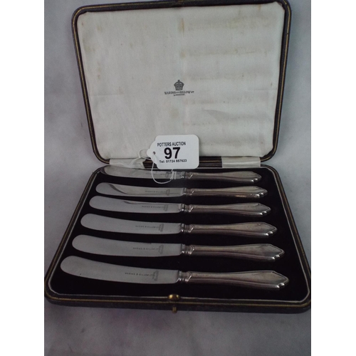 97 - Set of Waring & Gillow Butterknives. Silver handled . Birmingham 1925, original case.