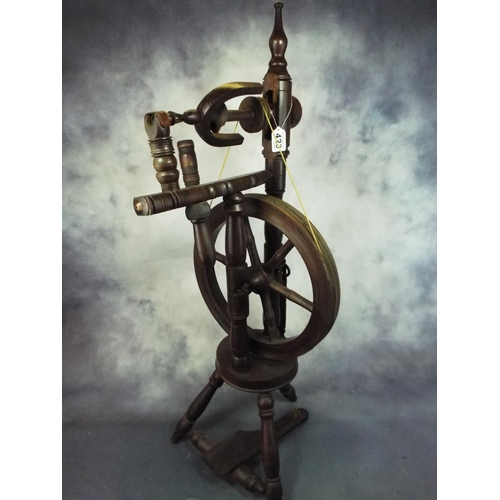 423 - Dark wood spinning wheel in working order