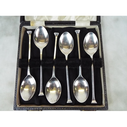 104 - Cased set of silver teaspoons. Hallmarked for Birmingham 1926  46.3g