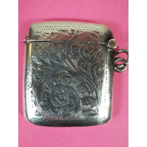 107 - Scrolled silver vesta case. Hallmarked for Birmingham 1912