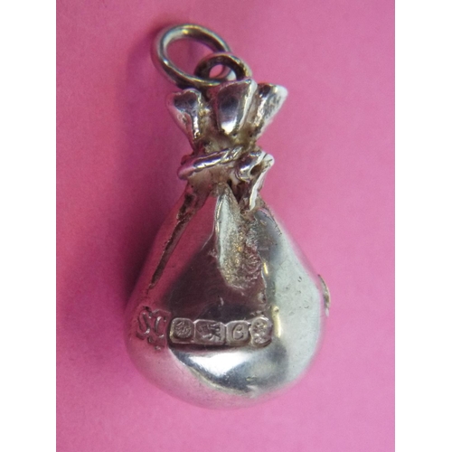 86 - 925 Silver money bag pendant.  29.5g   sheffield 1977