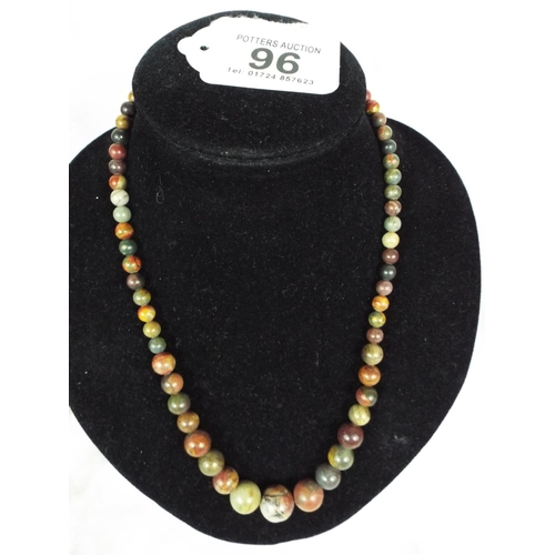 96 - String of graduated moss agate bead necklace