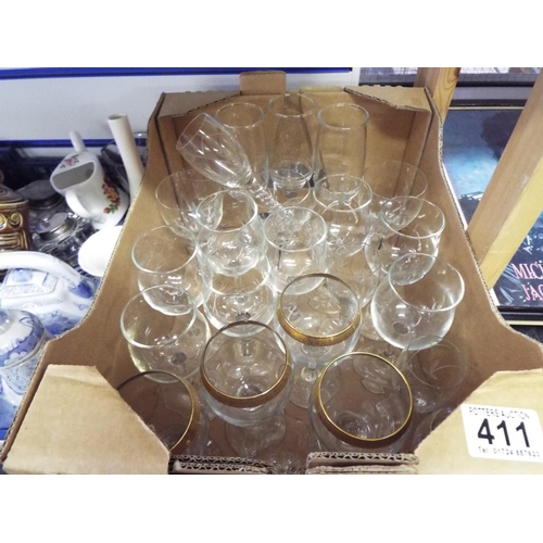 411 - Box of assorted glassware