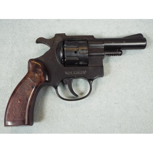 35 - Small Italian made blank firing revolver with 2.5 inch barrel. Working order.